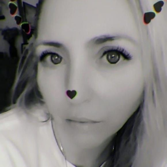 Meet your Posher, Nicole - Picture 1 of 1